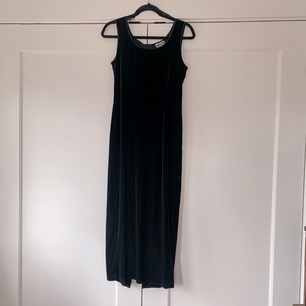 VTG Black Velour Sleeveless Midi Dress